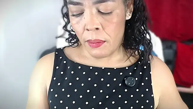 Abril Beltran  online show from October 9, 10:30 pm