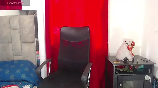 Snapshot of cinthya_walker1 chatting on December 19, 12:56 pm cinthya walker1 online show from December 19, 12:56 pm