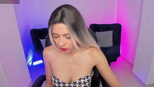 emilly smith 1 online show from May 20, 8:09 am