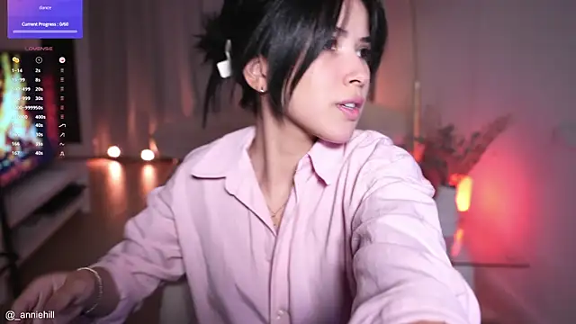 Snapshot of anniehillofficial chatting on September 27, 8:25 pm anniehillofficial online show from September 27, 8:25 pm