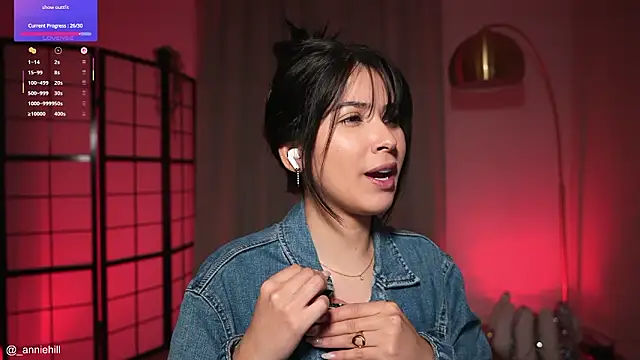 Snapshot of anniehillofficial chatting on February 7, 9:18 pm anniehillofficial online show from February 7, 9:18 pm