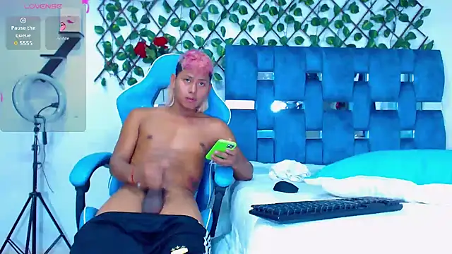 Snapshot of Hakim_prettynigg chatting on January 17, 6:02 pm Hakim prettynigg online show from January 17, 6:02 pm