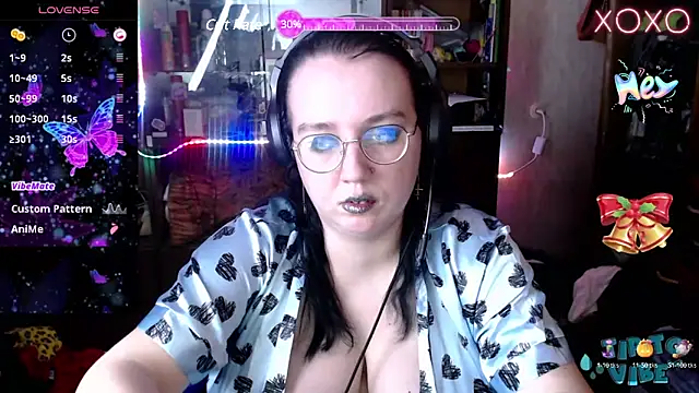 Snapshot of LeonaHarrison chatting on December 9, 10:11 am LeonaHarrison online show from December 9, 10:11 am