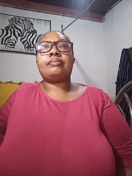 Snapshot of YELLOW_BONE chatting on June 18, 8:24 pm YELLOW BONE online show from June 18, 8:24 pm