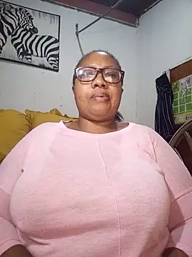 Snapshot of YELLOW_BONE chatting on June 22, 8:39 pm YELLOW BONE online show from June 22, 8:39 pm