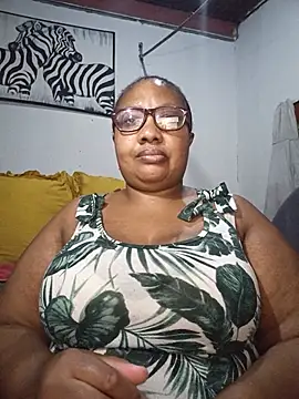 Snapshot of YELLOW_BONE chatting on June 24, 8:52 pm YELLOW BONE online show from June 24, 8:52 pm