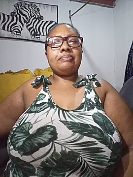 Snapshot of YELLOW_BONE chatting on June 27, 8:58 pm YELLOW BONE online show from June 27, 8:58 pm