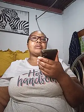 Snapshot of YELLOW_BONE chatting on June 29, 8:53 pm YELLOW BONE online show from June 29, 8:53 pm