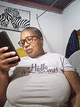 Snapshot of YELLOW_BONE chatting on June 30, 9:05 pm YELLOW BONE online show from June 30, 9:05 pm