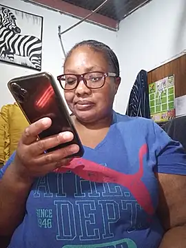 Snapshot of YELLOW_BONE chatting on July 3, 8:15 pm YELLOW BONE online show from July 3, 8:15 pm