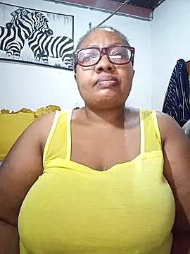 Snapshot of YELLOW_BONE chatting on July 4, 9:10 pm YELLOW BONE online show from July 4, 9:10 pm