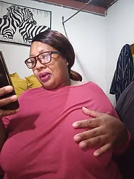 Snapshot of YELLOW_BONE chatting on July 5, 7:43 pm YELLOW BONE online show from July 5, 7:43 pm