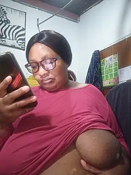 Snapshot of YELLOW_BONE chatting on July 6, 8:33 pm YELLOW BONE online show from July 6, 8:33 pm