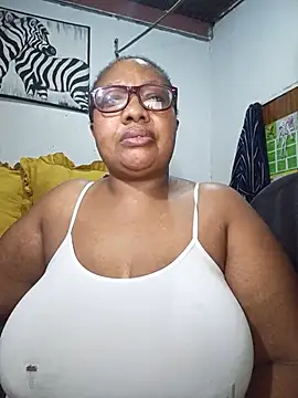 Snapshot of YELLOW_BONE chatting on July 9, 9:19 pm YELLOW BONE online show from July 9, 9:19 pm
