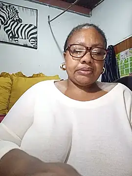 Snapshot of YELLOW_BONE chatting on July 21, 8:55 pm YELLOW BONE online show from July 21, 8:55 pm