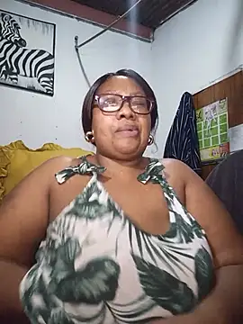 Snapshot of YELLOW_BONE chatting on July 23, 8:40 pm YELLOW BONE online show from July 23, 8:40 pm