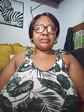 Snapshot of YELLOW_BONE chatting on July 24, 8:51 pm YELLOW BONE online show from July 24, 8:51 pm