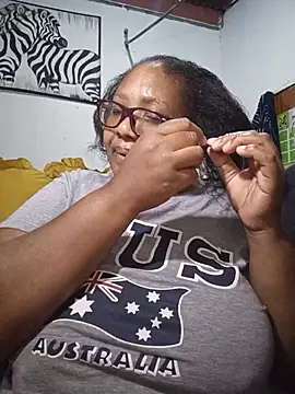 Snapshot of YELLOW_BONE chatting on July 27, 9:11 pm YELLOW BONE online show from July 27, 9:11 pm