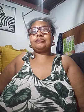 Snapshot of YELLOW_BONE chatting on July 28, 11:15 pm YELLOW BONE online show from July 28, 11:15 pm