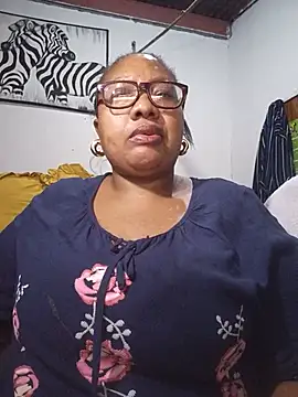 Snapshot of YELLOW_BONE chatting on August 2, 9:02 pm YELLOW BONE online show from August 2, 9:02 pm