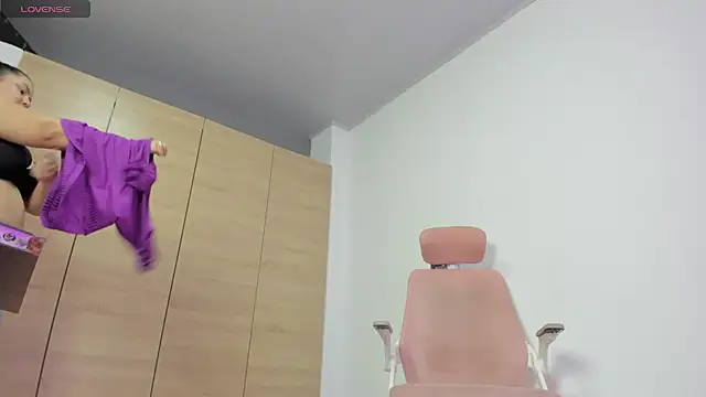 ibeth diaz online show from November 8, 1:44 pm