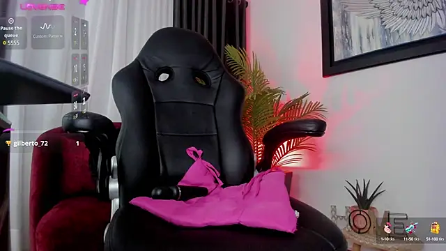 brianahill  online show from March 8, 7:53 pm