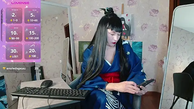 Snapshot of secret_library chatting on January 18, 12:04 pm secret library online show from January 18, 12:04 pm