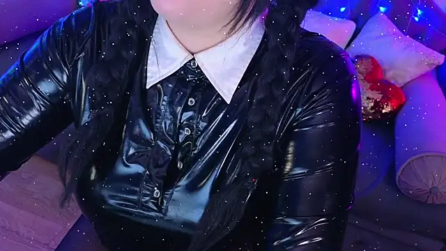 wickedxqueen online show from January 1, 11:40 pm