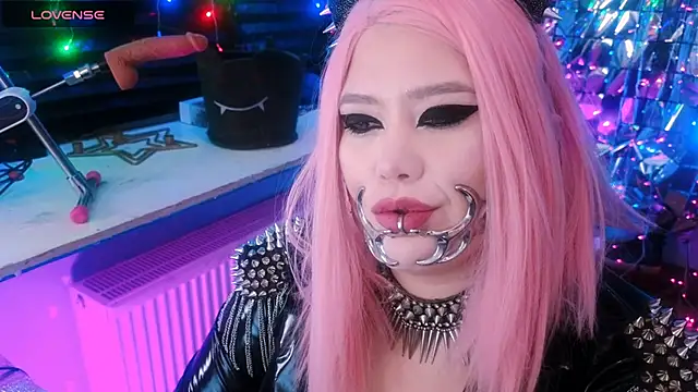 wickedxqueen online show from February 8, 5:29 am