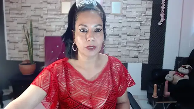 Snapshot of MarianaNight02 chatting on December 12, 7:37 pm MarianaNight02 online show from December 12, 7:37 pm