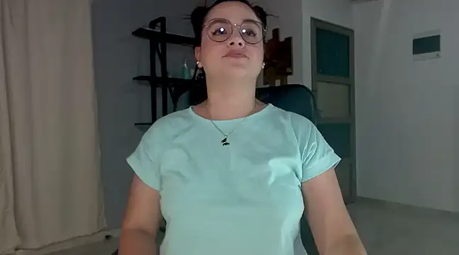 Snapshot of maela1 chatting on December 20, 4:20 am maela1 online show from December 20, 4:20 am