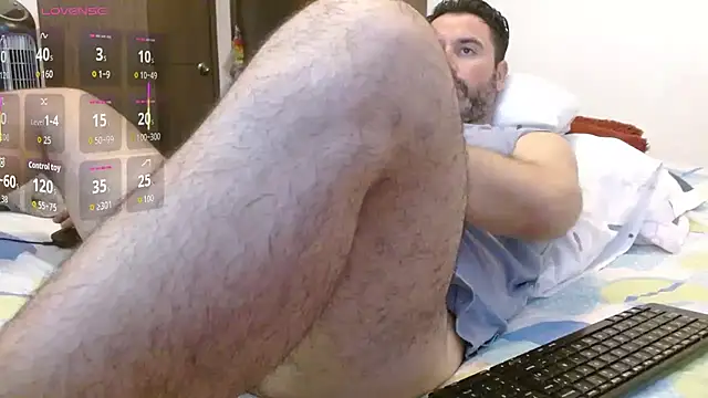 Snapshot of rodrher81 chatting on October 3, 5:32 pm rodrher81 online show from October 3, 5:32 pm