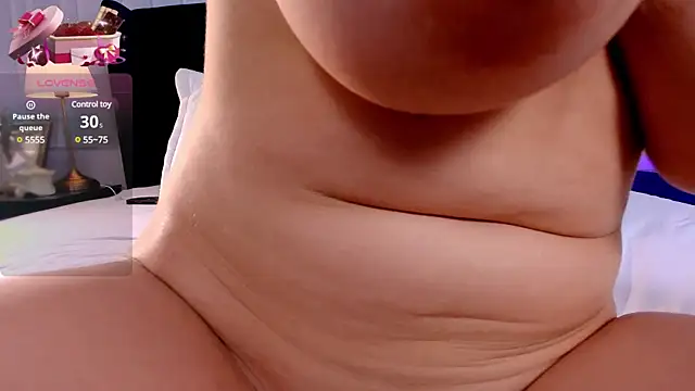Snapshot of SophieAnn chatting on December 11, 8:50 pm SophieAnn online show from December 11, 8:50 pm