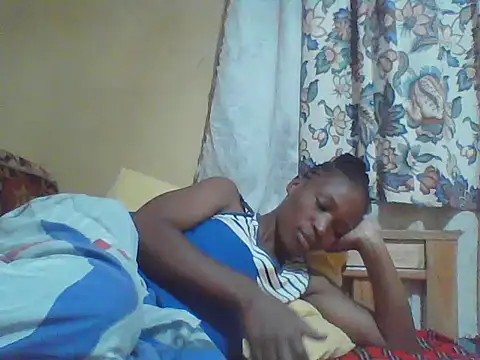 Snapshot of Smillie_prety chatting on June 13, 4:43 am Smillie prety online show from June 13, 4:43 am