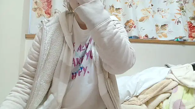 liliyRiSAcha-n online show from December 19, 5:51 am