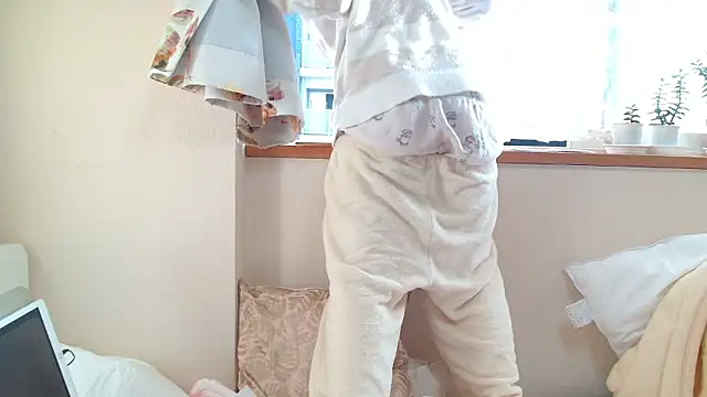 liliyRiSAcha-n online show from February 26, 6:45 am