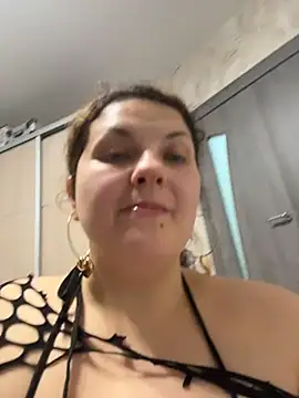 Snapshot of Taisia_W chatting on December 2, 6:41 am Taisia W online show from December 2, 6:41 am