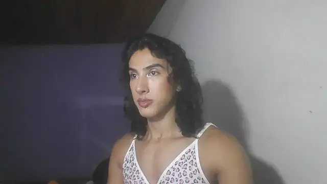 Snapshot of roxana_collins chatting on October 22, 4:02 am roxana collins online show from October 22, 4:02 am