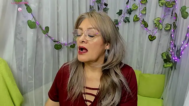 RebeccaThompson online show from November 30, 5:11 am