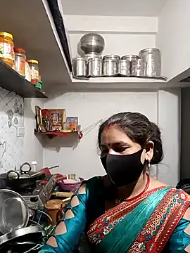 Snapshot of Riyaa-Devi chatting on December 18, 3:37 am Riyaa-Devi online show from December 18, 3:37 am