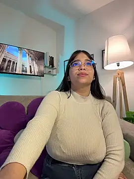 tati reyess online show from April 24, 12:18 pm