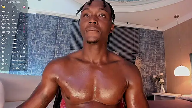 Snapshot of DannSmmith chatting on December 2, 7:36 am DannSmmith online show from December 2, 7:36 am