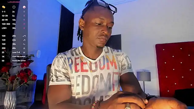 Snapshot of DannSmmith chatting on February 1, 8:24 am DannSmmith online show from February 1, 8:24 am