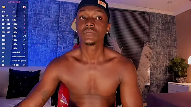 Snapshot of DannSmmith chatting on February 8, 4:38 am DannSmmith online show from February 8, 4:38 am