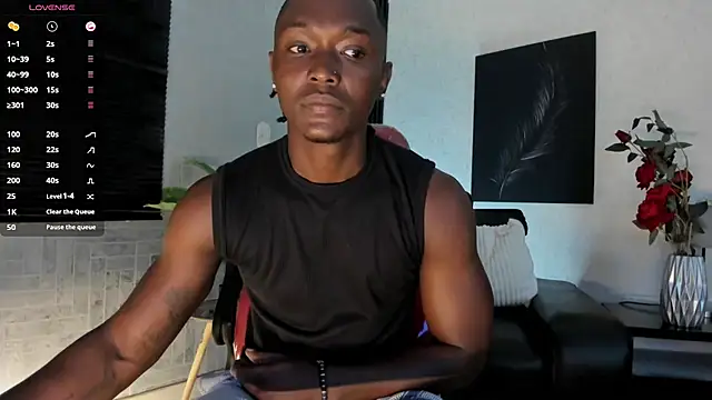 Snapshot of DannSmmith chatting on February 24, 4:32 am DannSmmith online show from February 24, 4:32 am