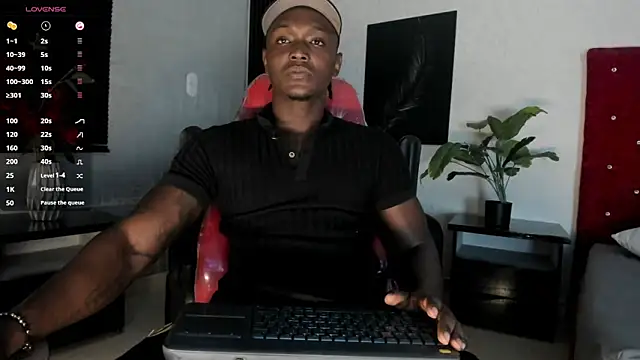 DannSmmith online show from April 25, 4:04 am