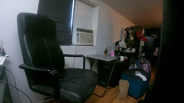 Snapshot of leanjamesdean chatting on March 5, 10:43 pm leanjamesdean online show from March 5, 10:43 pm