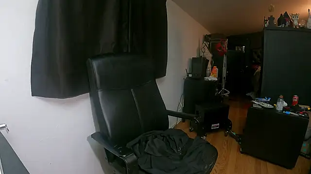 Snapshot of leanjamesdean chatting on March 13, 1:10 am leanjamesdean online show from March 13, 1:10 am