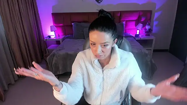 Kristen Garner online show from November 21, 9:24 pm