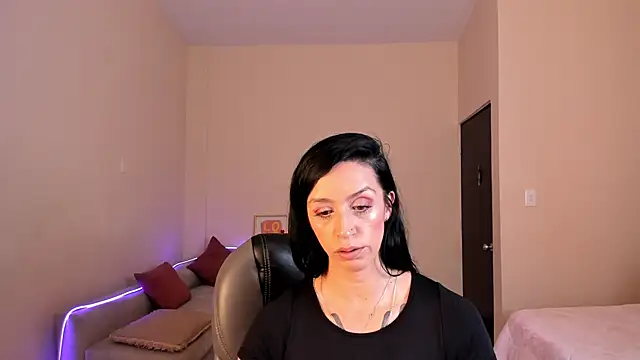 Snapshot of Kristen_Garner chatting on June 22, 7:33 pm Kristen Garner online show from June 22, 7:33 pm